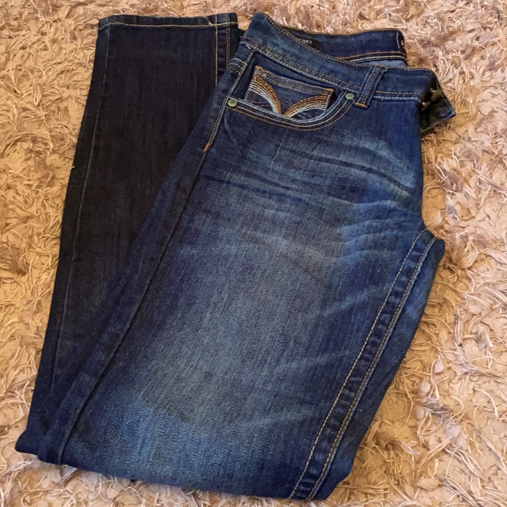 ••2 for $20 ••Juniors size 5, medium rise, slightly distressed,bling skinny Jean